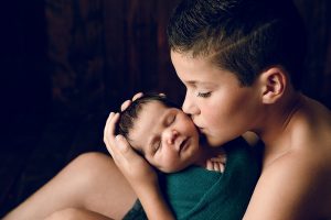 photos naissance bébé avec frère