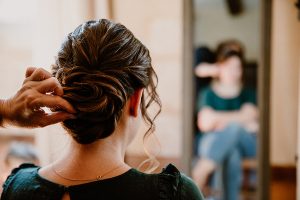 6 photographe mariage préparatifs mariée au domaine de la Léotardie (2)