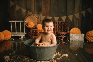 5 photographe pour bebe qui ecrase un gateau anniversaire 1