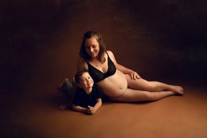 photographe pour future maman, shooting en studio (14)