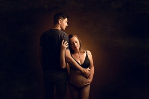 photographe pour future maman, shooting en studio (6)
