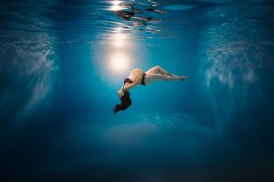 photographe femme enceinte piscine (4)