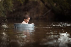 photographe pour enfants dans une rivière (2)