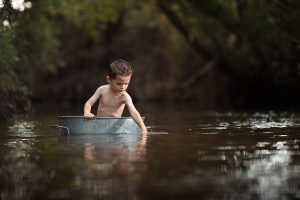photographe pour enfants dans une rivière (3)