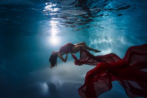 photographe grossesse aquatique piscine underwater en Hiver (9)