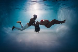 Photographe grossesse aquatique en piscine (11)