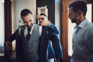 1 photographe mariage au domaine de mahourat préparatif du marié (6)