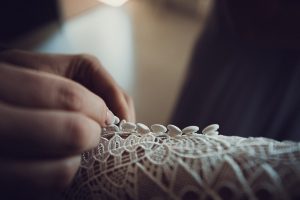 2 photographe mariage au domaine de mahourat préparatif de la mariée (17)