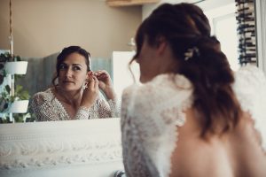 2 photographe mariage au domaine de mahourat préparatif de la mariée (20)