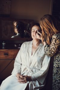2 photographe mariage au domaine de mahourat préparatif de la mariée (22)