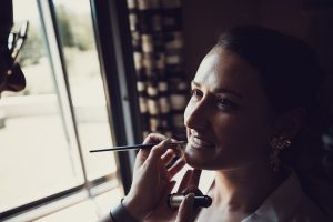2 photographe mariage au domaine de mahourat préparatif de la mariée (26)