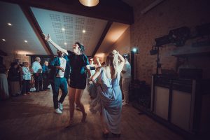 9 photographe mariage au domaine de mahourat entrée des mariés en salles, la fête (2)