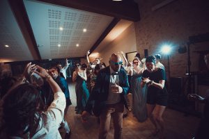 9 photographe mariage au domaine de mahourat entrée des mariés en salles, la fête (3)