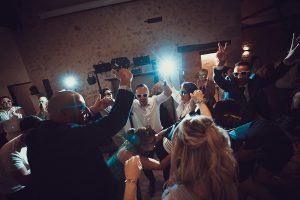 9 photographe mariage au domaine de mahourat entrée des mariés en salles, la fête (7)