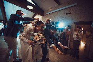 9 photographe mariage au domaine de mahourat entrée des mariés en salles, la fête (8)