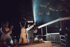 16 découpe du gateau de mariage au domaine de Valmont mariage (12)