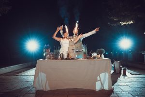 16 découpe du gateau de mariage au domaine de Valmont mariage (5)