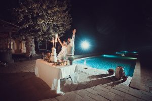 16 découpe du gateau de mariage au domaine de Valmont mariage (6)