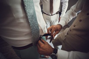 2 préparation du marié au domaine de Valmont mariage (10)