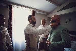 2 préparation du marié au domaine de Valmont mariage (17)