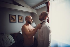 2 préparation du marié au domaine de Valmont mariage (2)