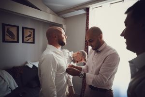 2 préparation du marié au domaine de Valmont mariage (6)
