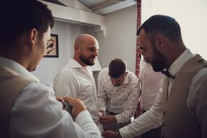 2 préparation du marié au domaine de Valmont mariage (7)