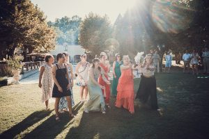 8 lancé du bouquet mariage domaine de Valmont (4)
